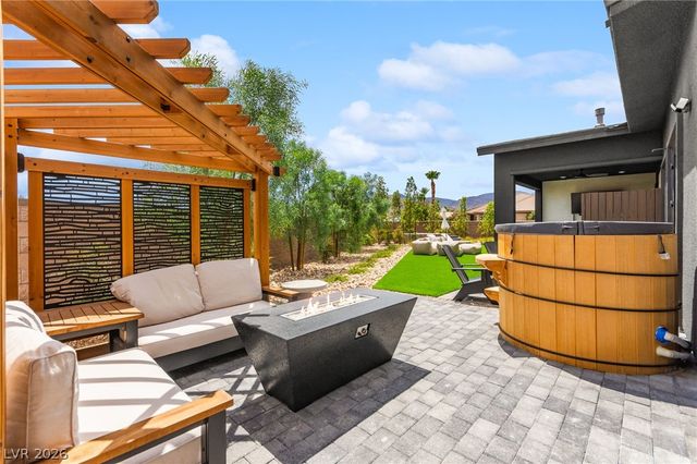 8585 Stange Avenue, Las Vegas, NV 89129