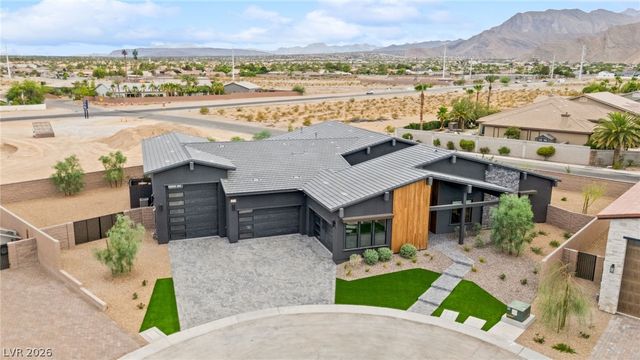 8585 Stange Avenue, Las Vegas, NV 89129