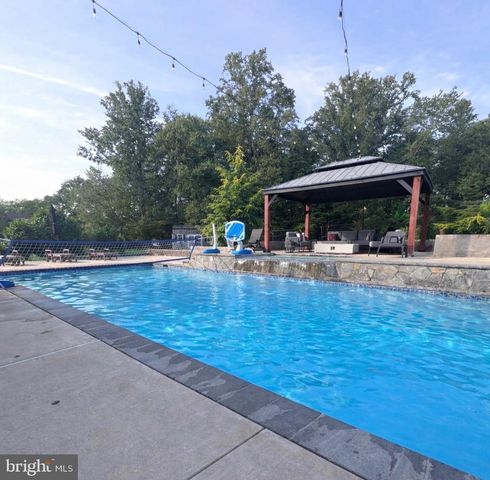 40 EDGEWATER DR, Fredericksburg, VA 22406