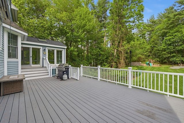 2 Stonecleave Rd, North Reading, MA 01864