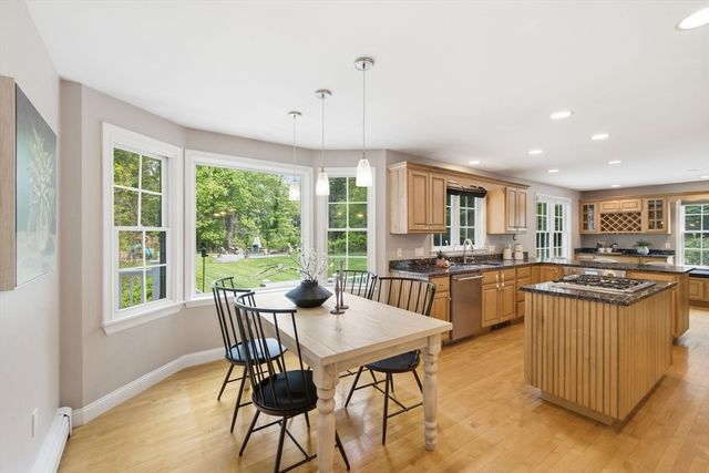 2 Stonecleave Rd, North Reading, MA 01864