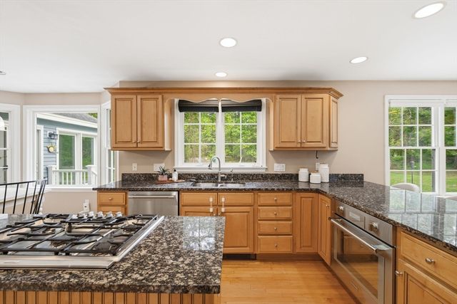 2 Stonecleave Rd, North Reading, MA 01864