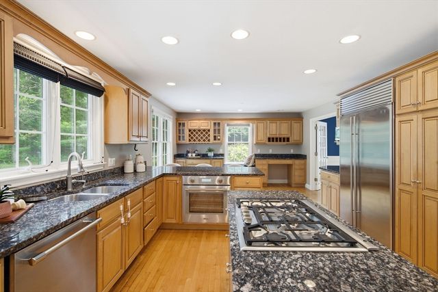 2 Stonecleave Rd, North Reading, MA 01864