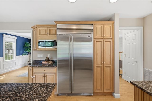2 Stonecleave Rd, North Reading, MA 01864