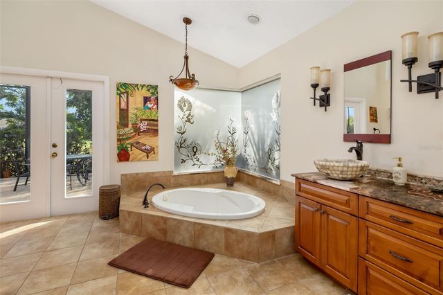 4149 ESCONDITO CIRCLE, Sarasota, FL 34238