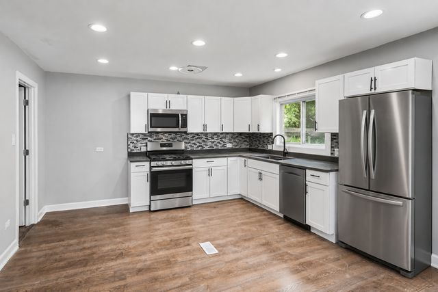 21744 peterson Avenue, Sauk Village, IL 60411