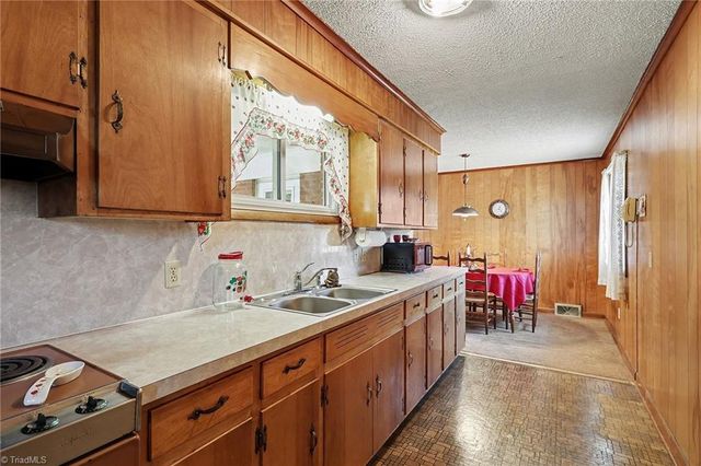 154 Melody Lane, Thomasville, NC 27360