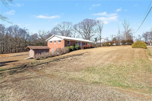 154 Melody Lane, Thomasville, NC 27360