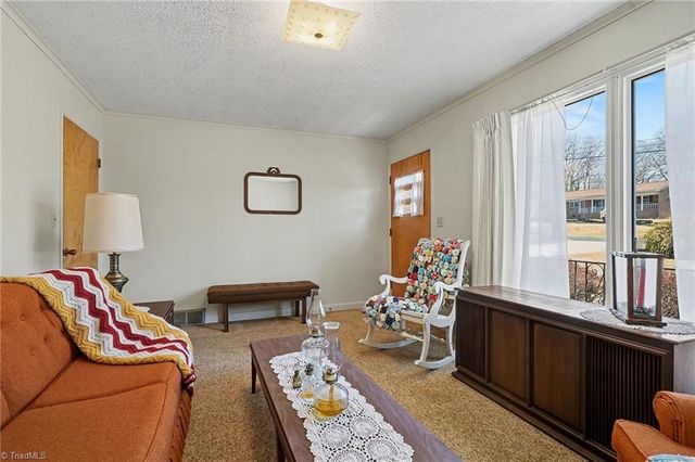 154 Melody Lane, Thomasville, NC 27360