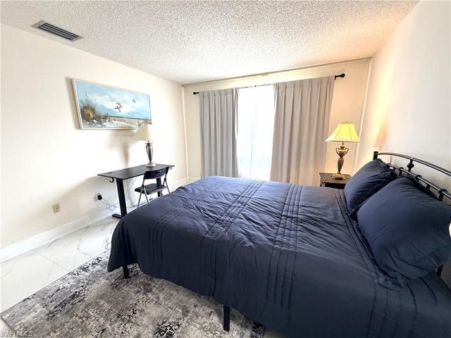 7050 Nantucket CIR 6, North Fort Myers, FL 33917