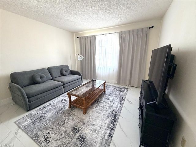 7050 Nantucket CIR 6, North Fort Myers, FL 33917