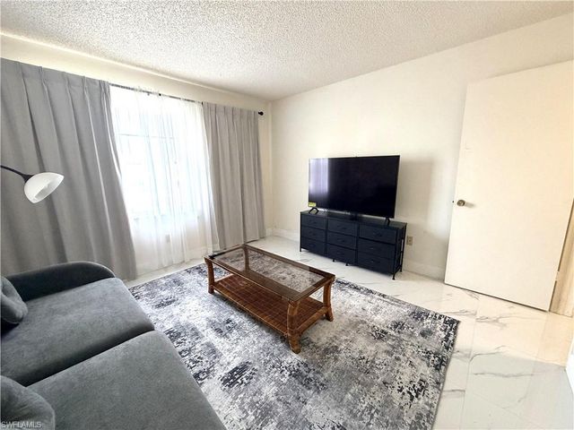 7050 Nantucket CIR 6, North Fort Myers, FL 33917