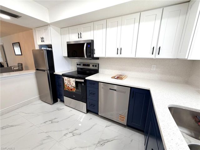 7050 Nantucket CIR 6, North Fort Myers, FL 33917