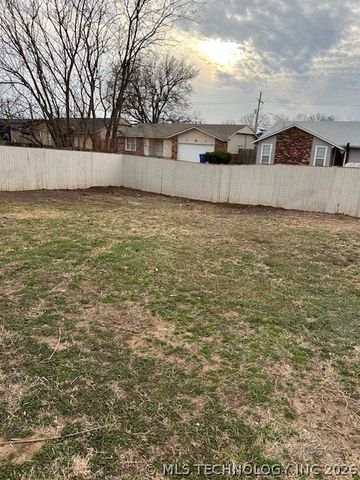 433 W Austin Street, Broken Arrow, OK 74011