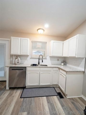 433 W Austin Street, Broken Arrow, OK 74011