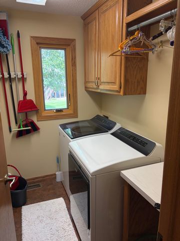 602 Ridge Point Dr, Mulvane, KS 67110