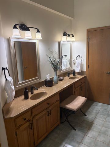 602 Ridge Point Dr, Mulvane, KS 67110