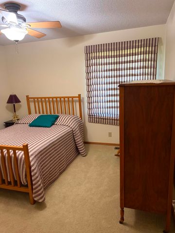 602 Ridge Point Dr, Mulvane, KS 67110