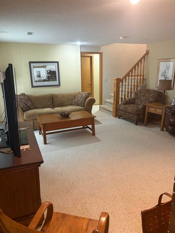 602 Ridge Point Dr, Mulvane, KS 67110