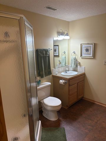 602 Ridge Point Dr, Mulvane, KS 67110