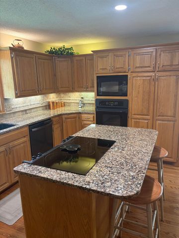 602 Ridge Point Dr, Mulvane, KS 67110