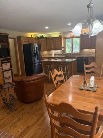 602 Ridge Point Dr, Mulvane, KS 67110