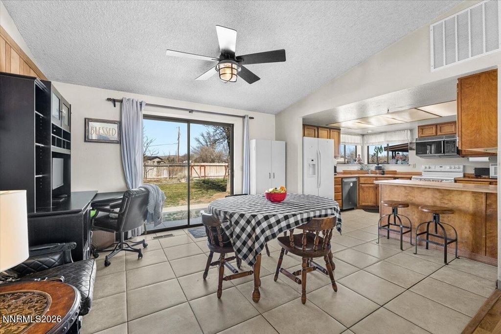 Image 11 of property listing at 450 Omni Drive, Sparks, NV 89441