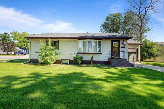 2116 5th Ave NW, Minot, ND 58703