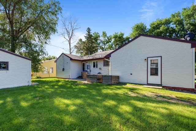 2116 5th Ave NW, Minot, ND 58703