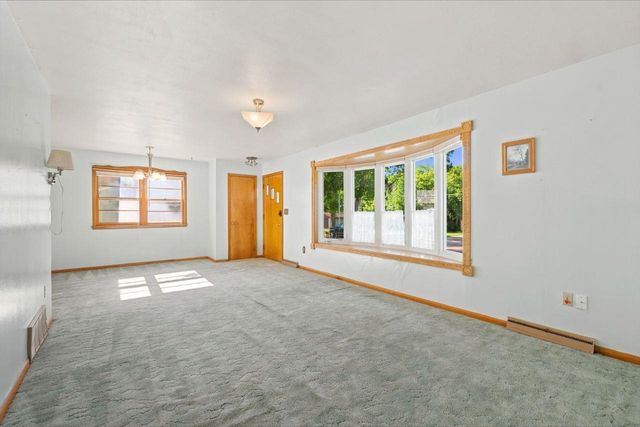 2116 5th Ave NW, Minot, ND 58703