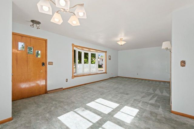 2116 5th Ave NW, Minot, ND 58703