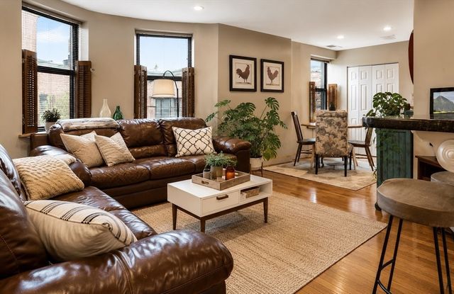 96 Gainsborough St 404W, Boston, MA 02115