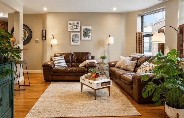 96 Gainsborough St 404W, Boston, MA 02115