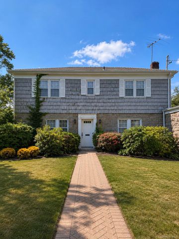 360 Kenridge Road, Lawrence, NY 11559