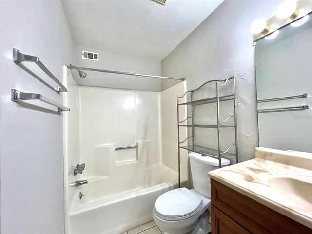 81 SE 16TH AVENUE D101, Gainesville, FL 32601