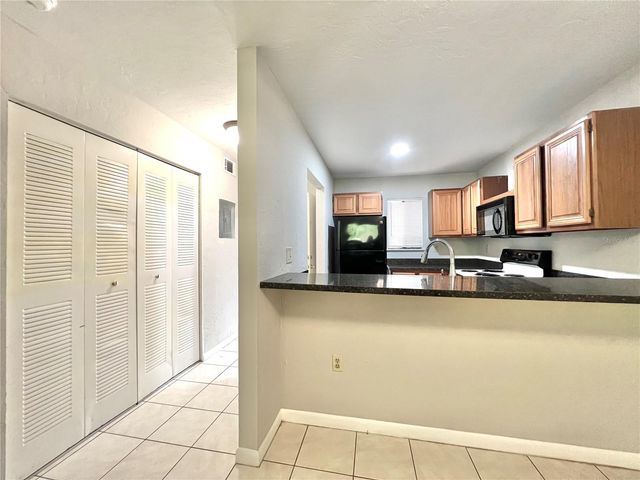 81 SE 16TH AVENUE D101, Gainesville, FL 32601