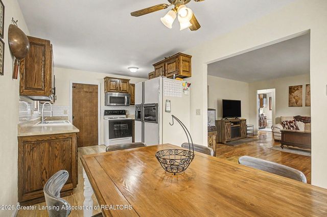 2600 Darien Drive, Lansing, MI 48912