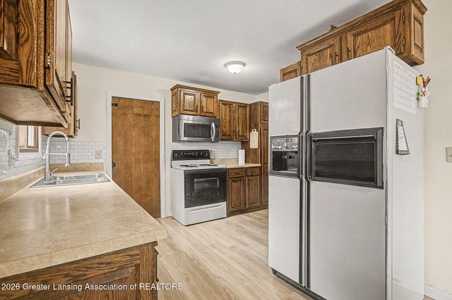 2600 Darien Drive, Lansing, MI 48912