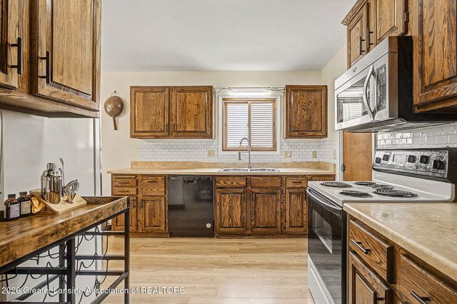 2600 Darien Drive, Lansing, MI 48912