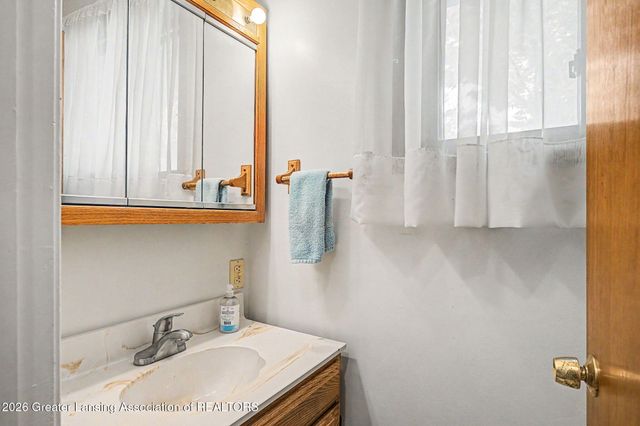 2600 Darien Drive, Lansing, MI 48912
