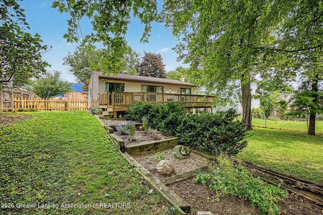2600 Darien Drive, Lansing, MI 48912