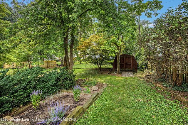 2600 Darien Drive, Lansing, MI 48912
