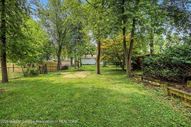 2600 Darien Drive, Lansing, MI 48912