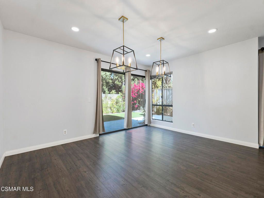 Image 10 of property listing at 833 Shadow Lake Drive, Thousand Oaks, CA 91360