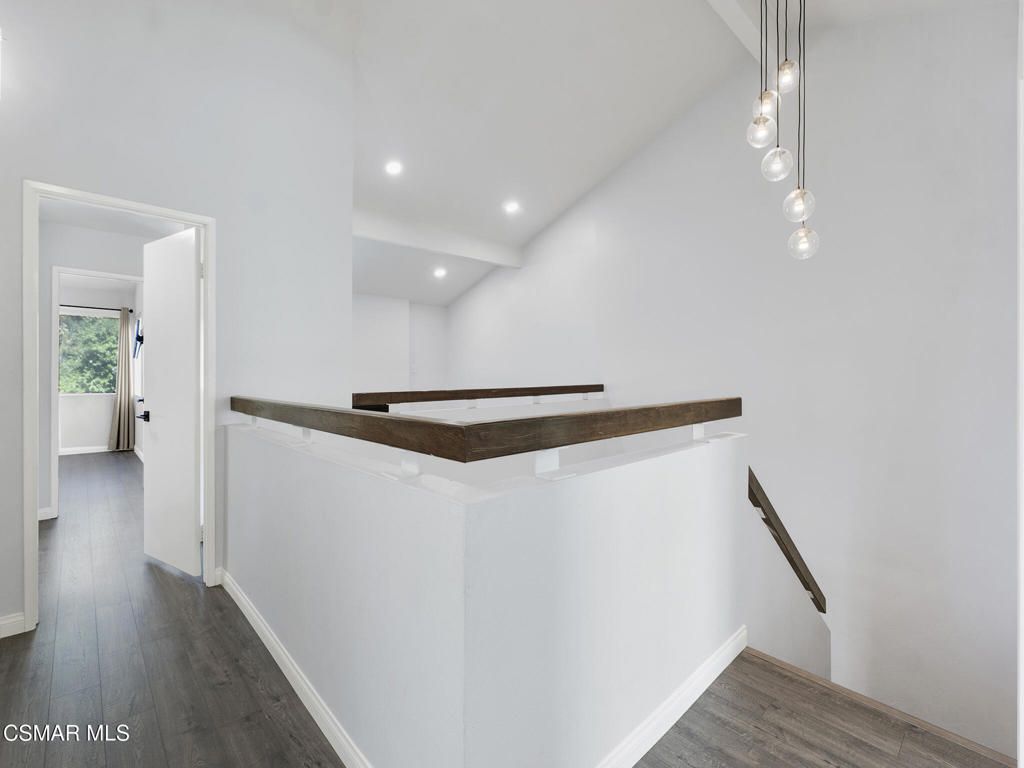 Image 17 of property listing at 833 Shadow Lake Drive, Thousand Oaks, CA 91360