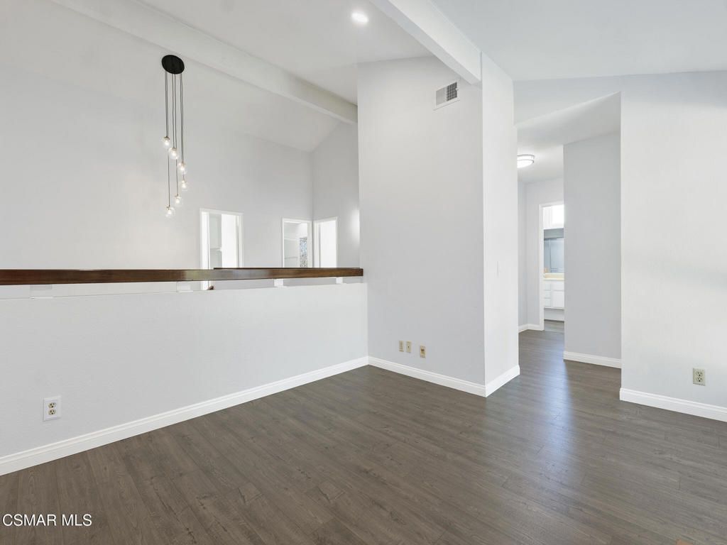 Image 18 of property listing at 833 Shadow Lake Drive, Thousand Oaks, CA 91360
