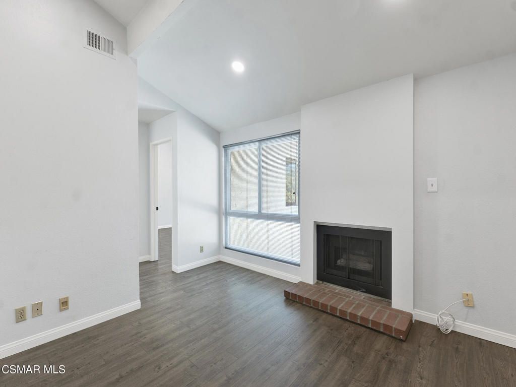 Image 19 of property listing at 833 Shadow Lake Drive, Thousand Oaks, CA 91360