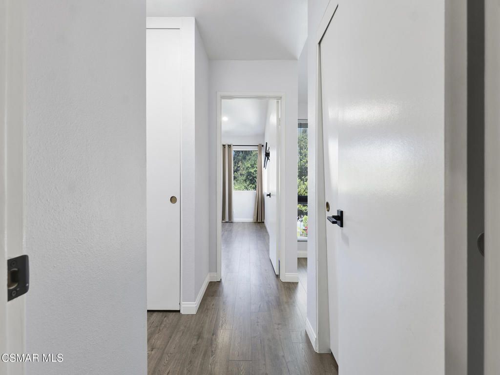 Image 21 of property listing at 833 Shadow Lake Drive, Thousand Oaks, CA 91360