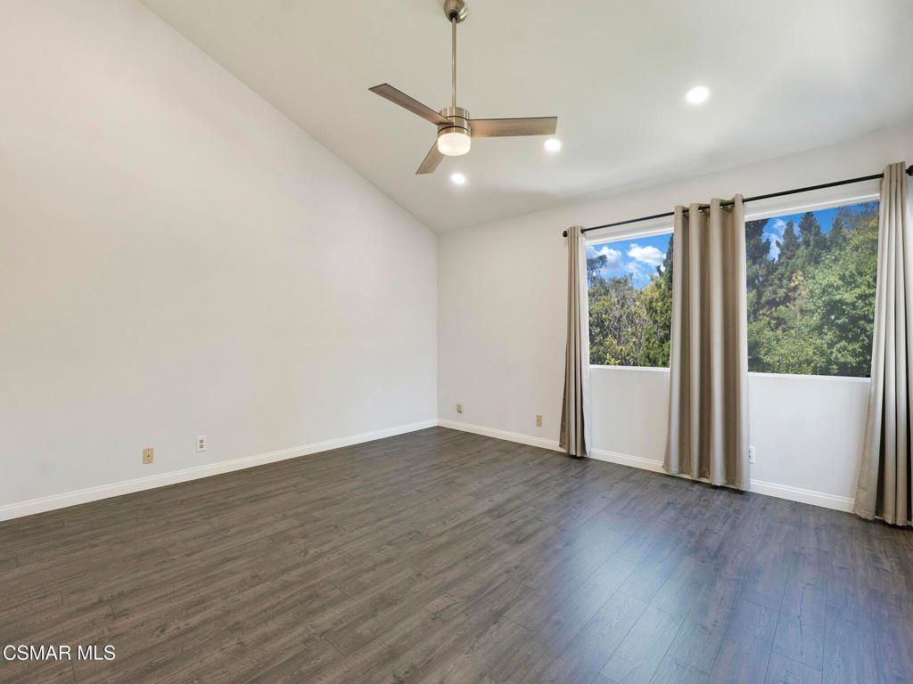 Image 23 of property listing at 833 Shadow Lake Drive, Thousand Oaks, CA 91360