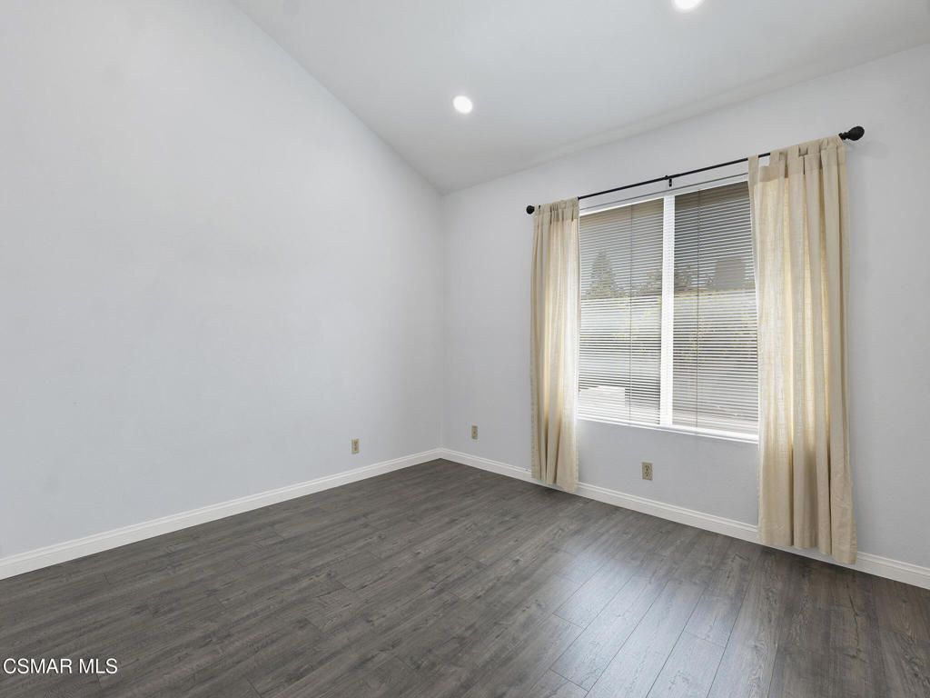 Image 29 of property listing at 833 Shadow Lake Drive, Thousand Oaks, CA 91360